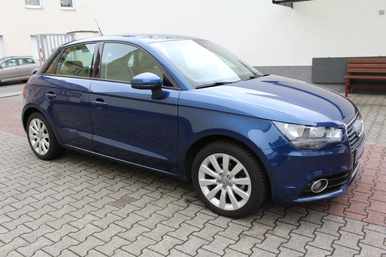 Audi A1 Sportback attraction ( PDC / ALU / SHZ ) Bleu - 2