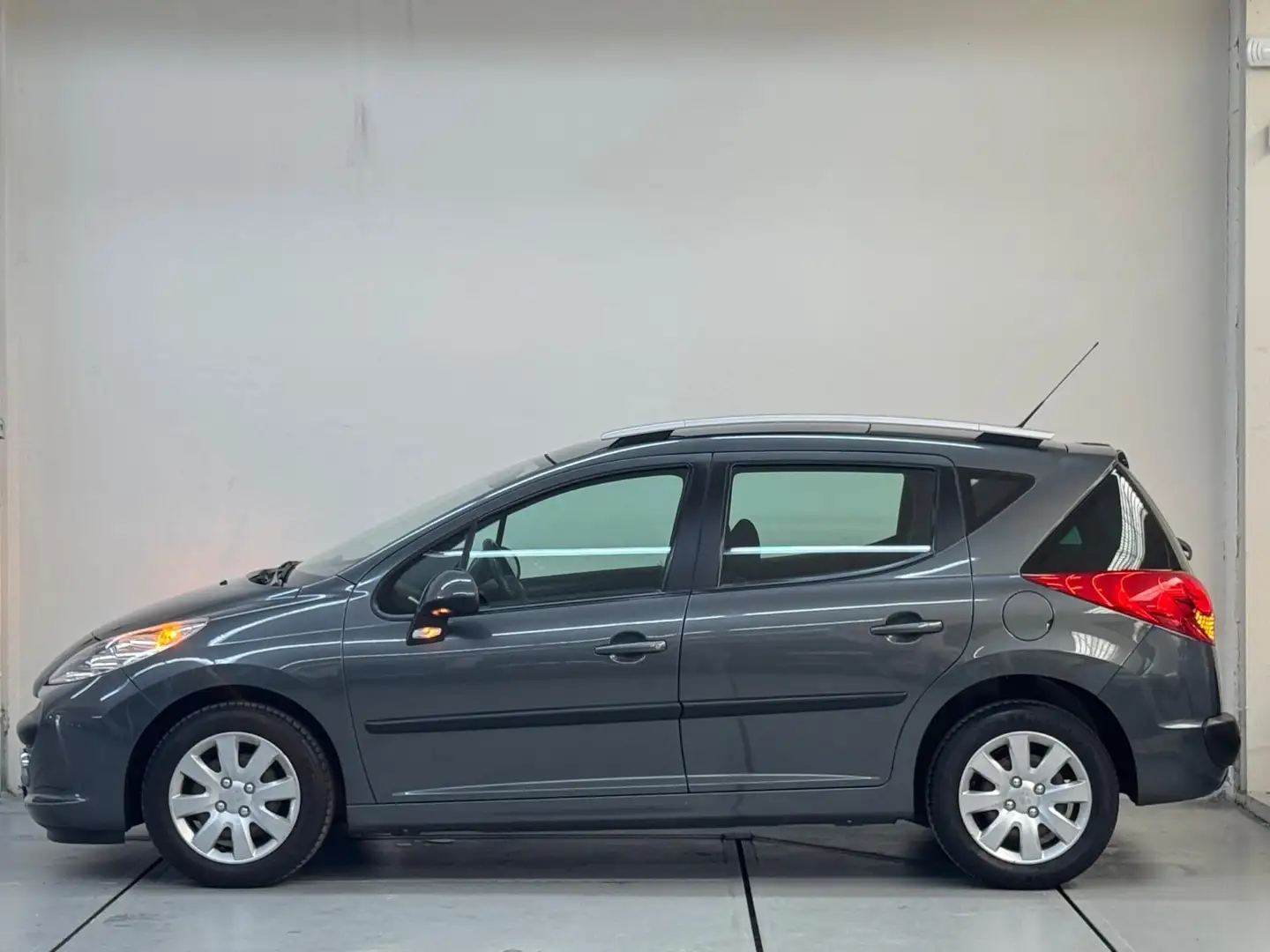 Peugeot 207 SW 1.6 VTi XS Automaat Airco Pano Apk Grijs - 2