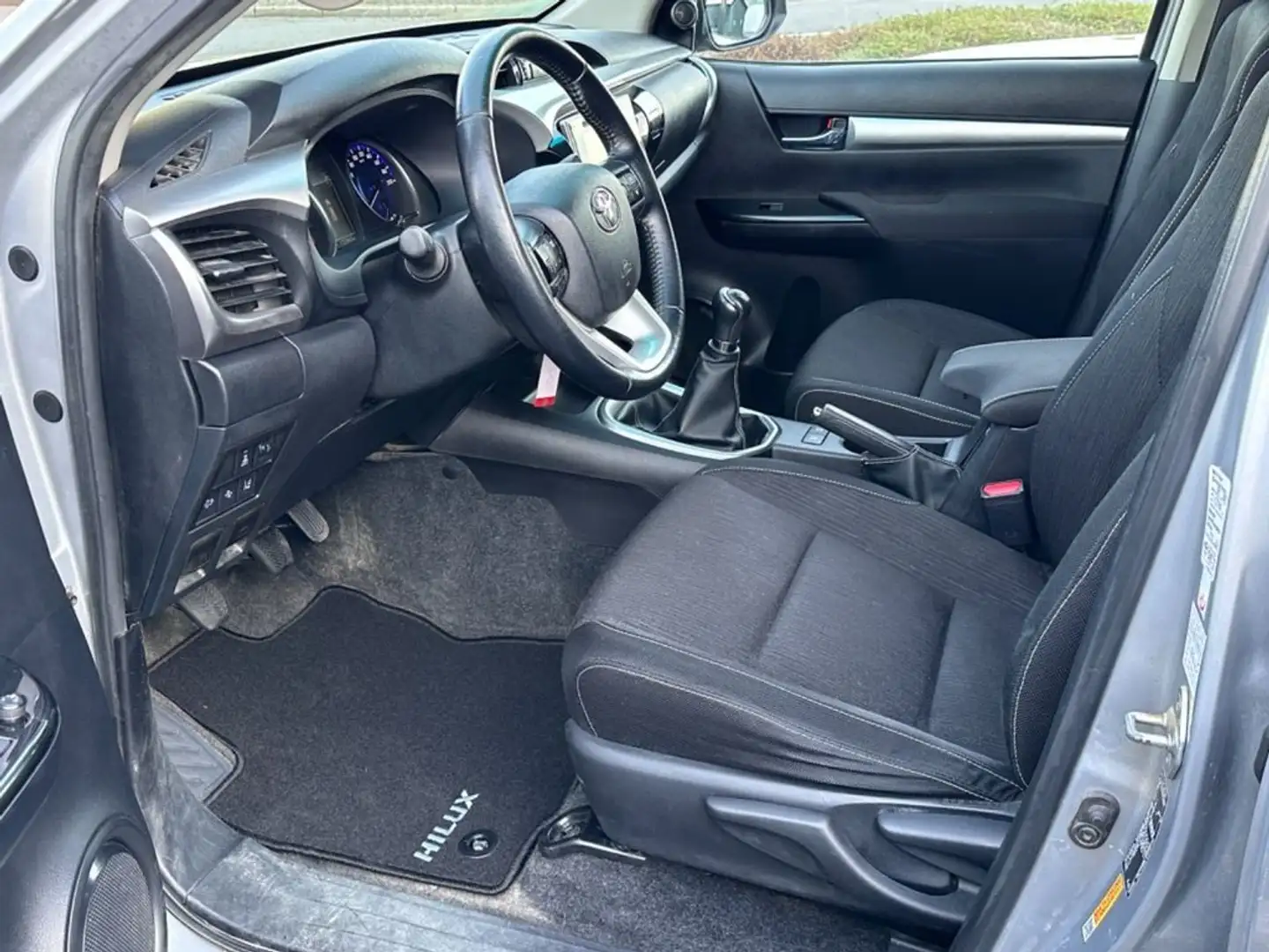 Toyota Hilux 2.4 D-4D 4WD 4 porte Double Cab Grigio - 2