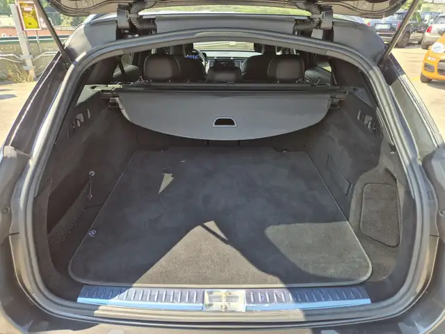 Mercedes-Benz 220 view 12
