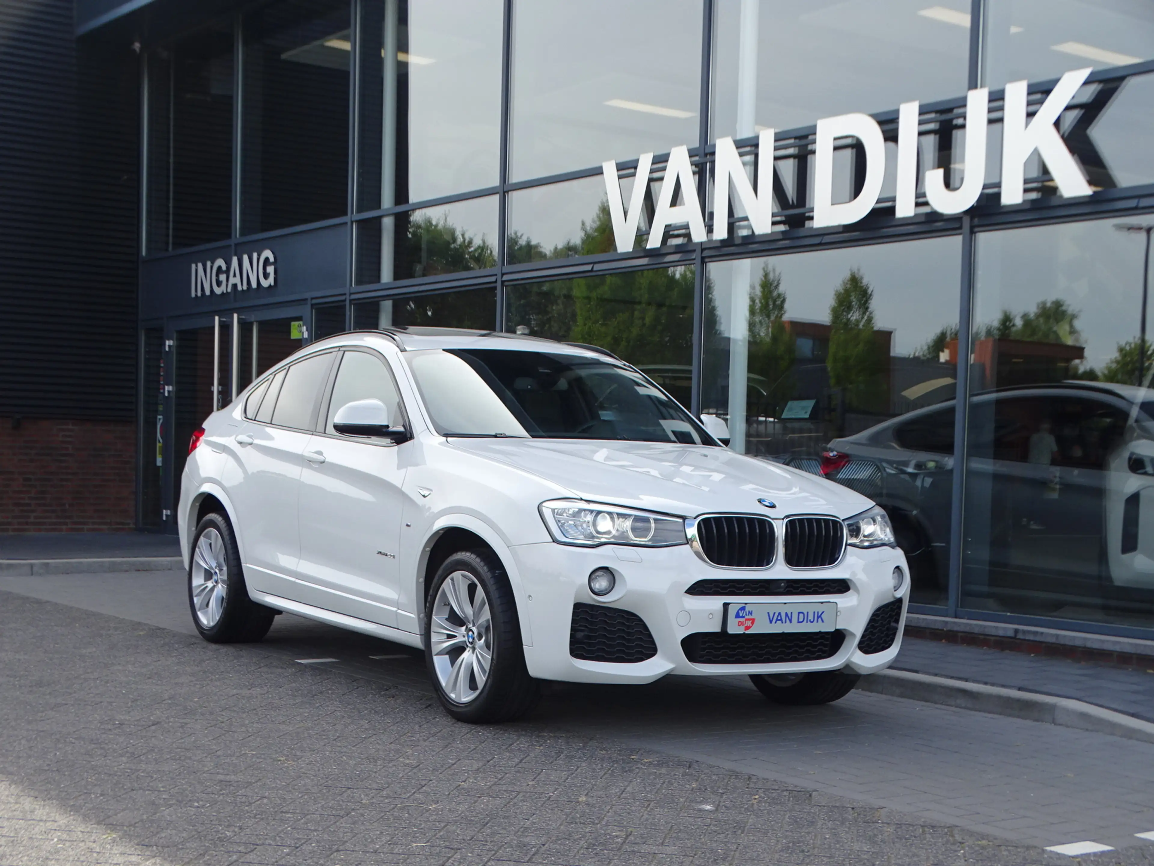 BMW X4 xDrive20i High Executive M Sport Edition — photo 39
