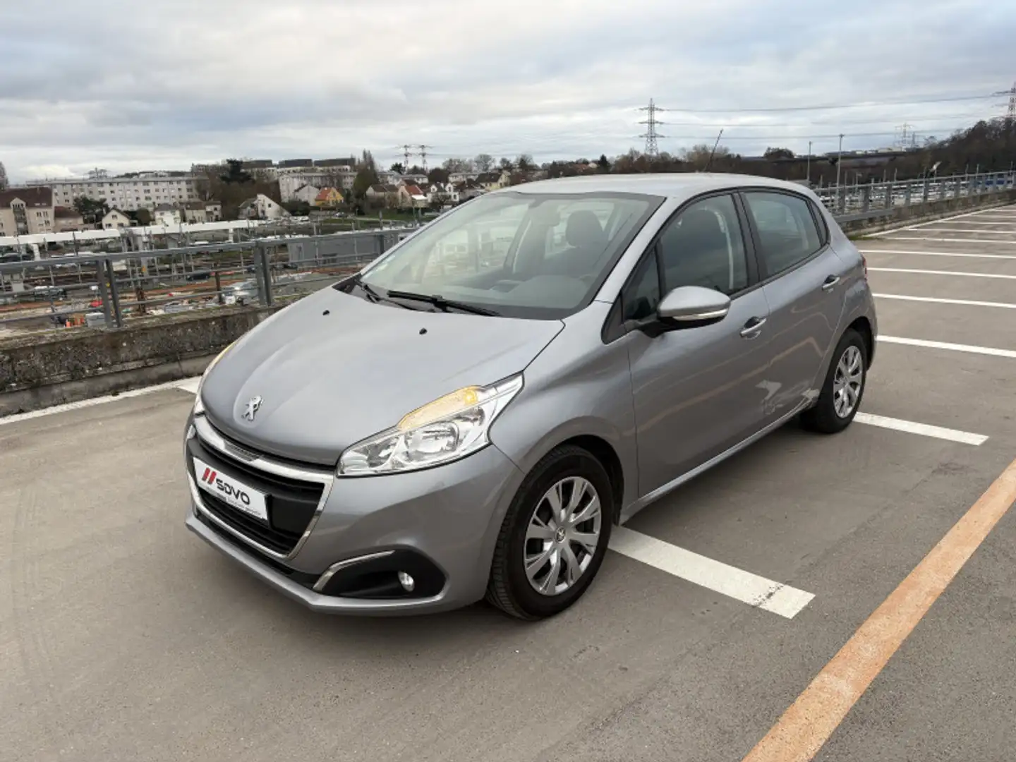 Peugeot 208 1.6 BLUEHDI 100CH ACTIVE BUSINESS S\u0026S 5P Grau - 1