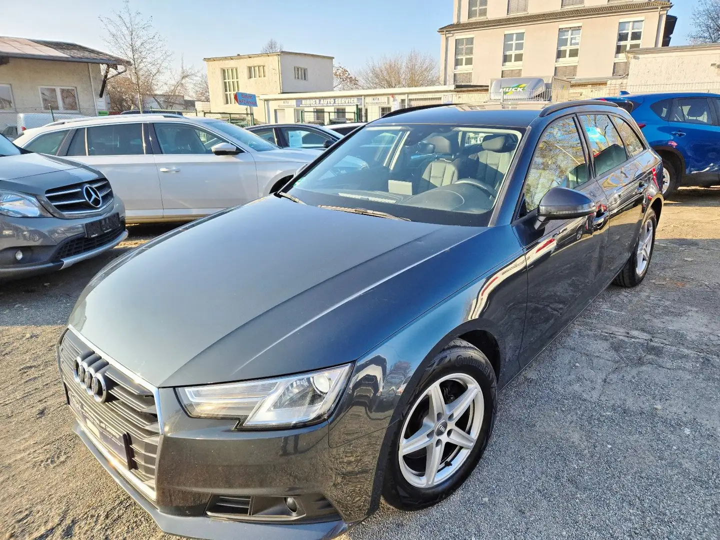 Audi A4 Avant 30 TDI basis Gris - 2