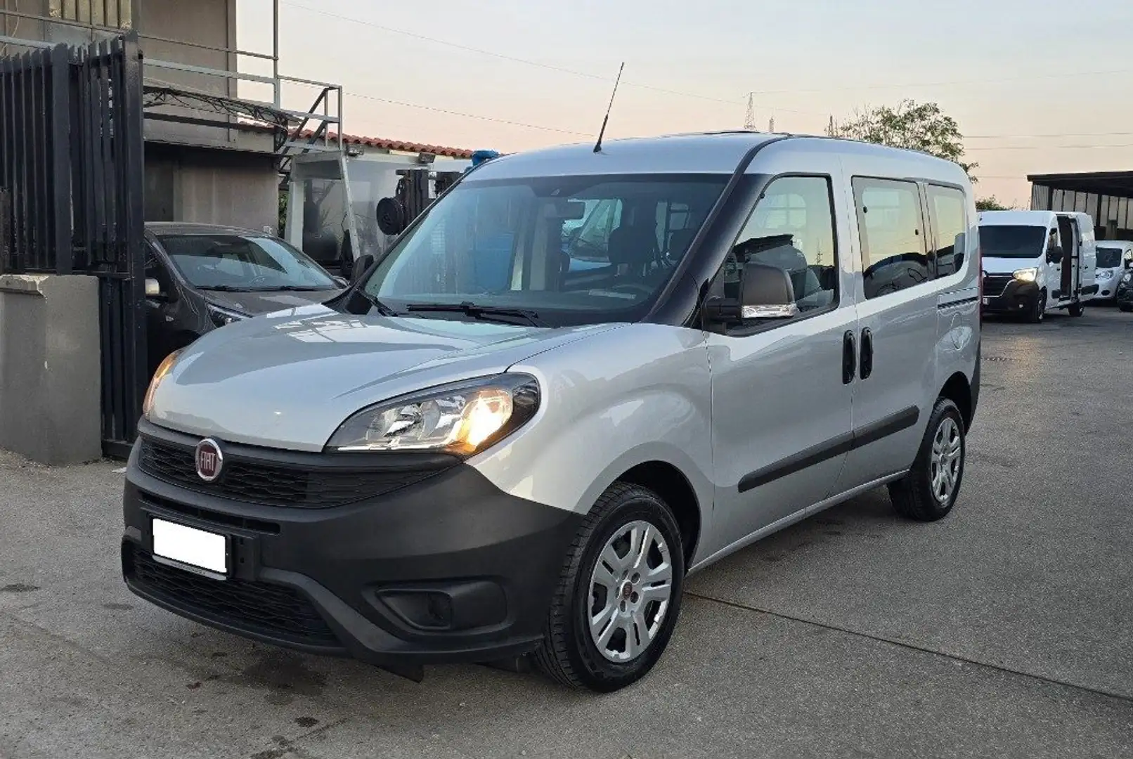 Fiat Doblo Doblò 1.6 MJT 90CV S&S PC Combi N1 Easy Gris - 1