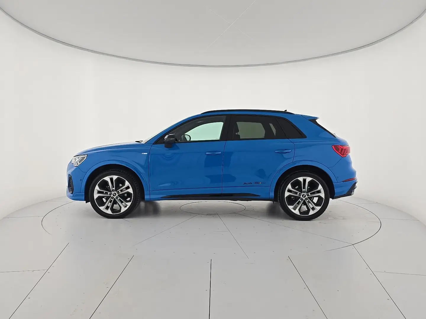 Audi Q3 35 TFSI S tronic S line edition Blu/Azzurro - 2