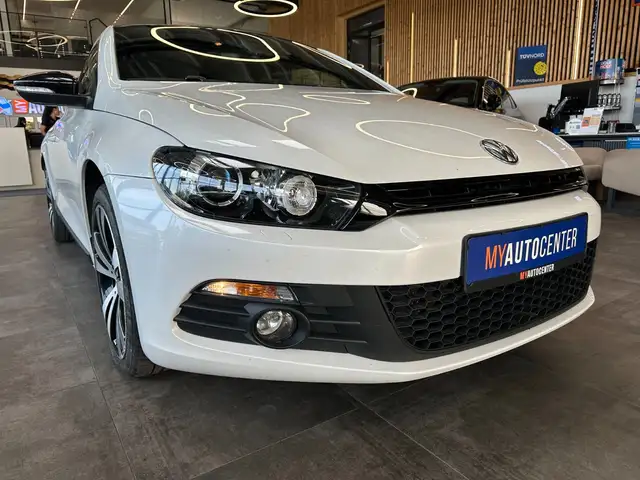 Volkswagen Scirocco view 3