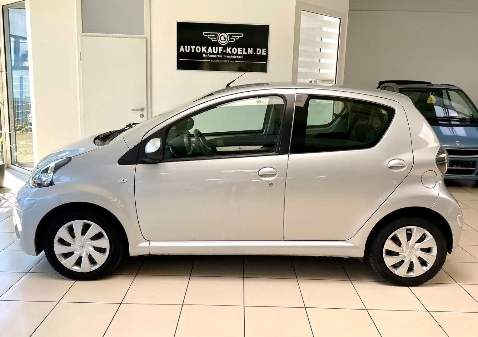 Toyota Aygo AYGO 1,0 Cool Nur 19.000km/Automatik/Klima Silber - 2