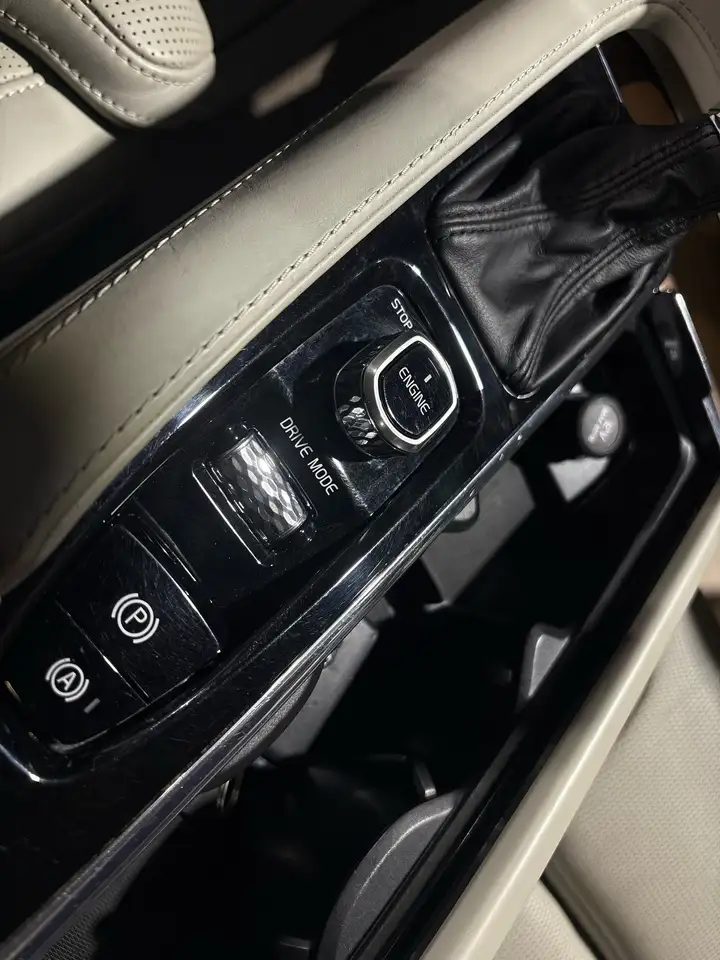 Volvo XC90 снимка Volvo XC90
