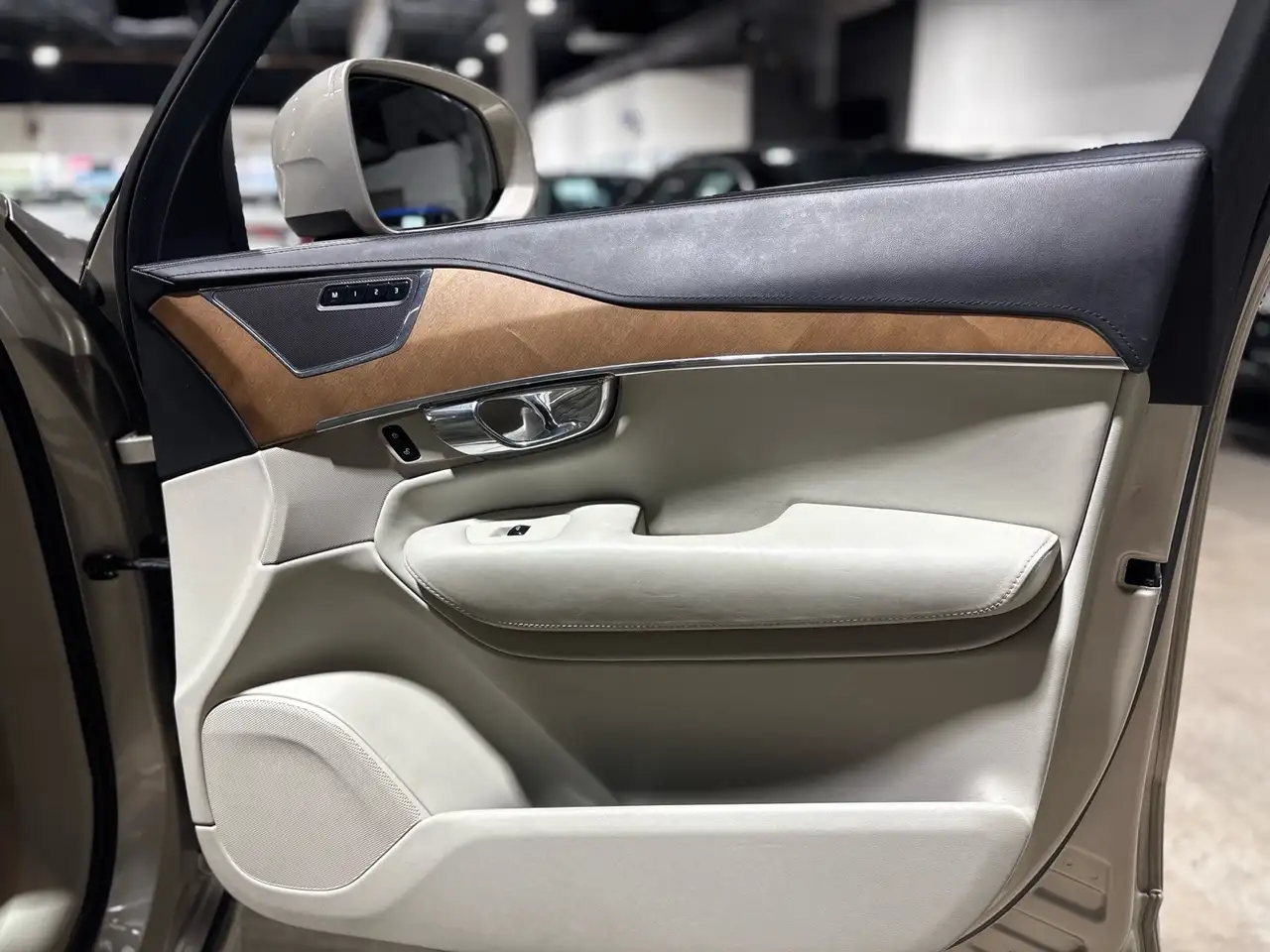 Volvo XC90 снимка Volvo XC90