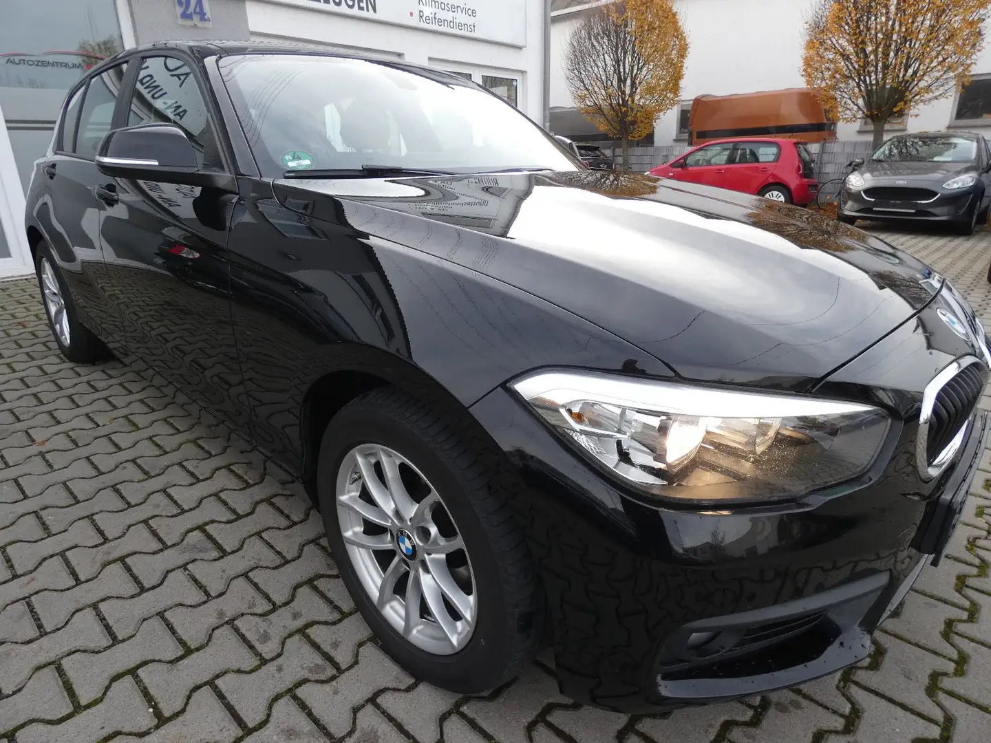 BMW 120 1 Limousine 5-trg. 120 i Advantage Noir - 1