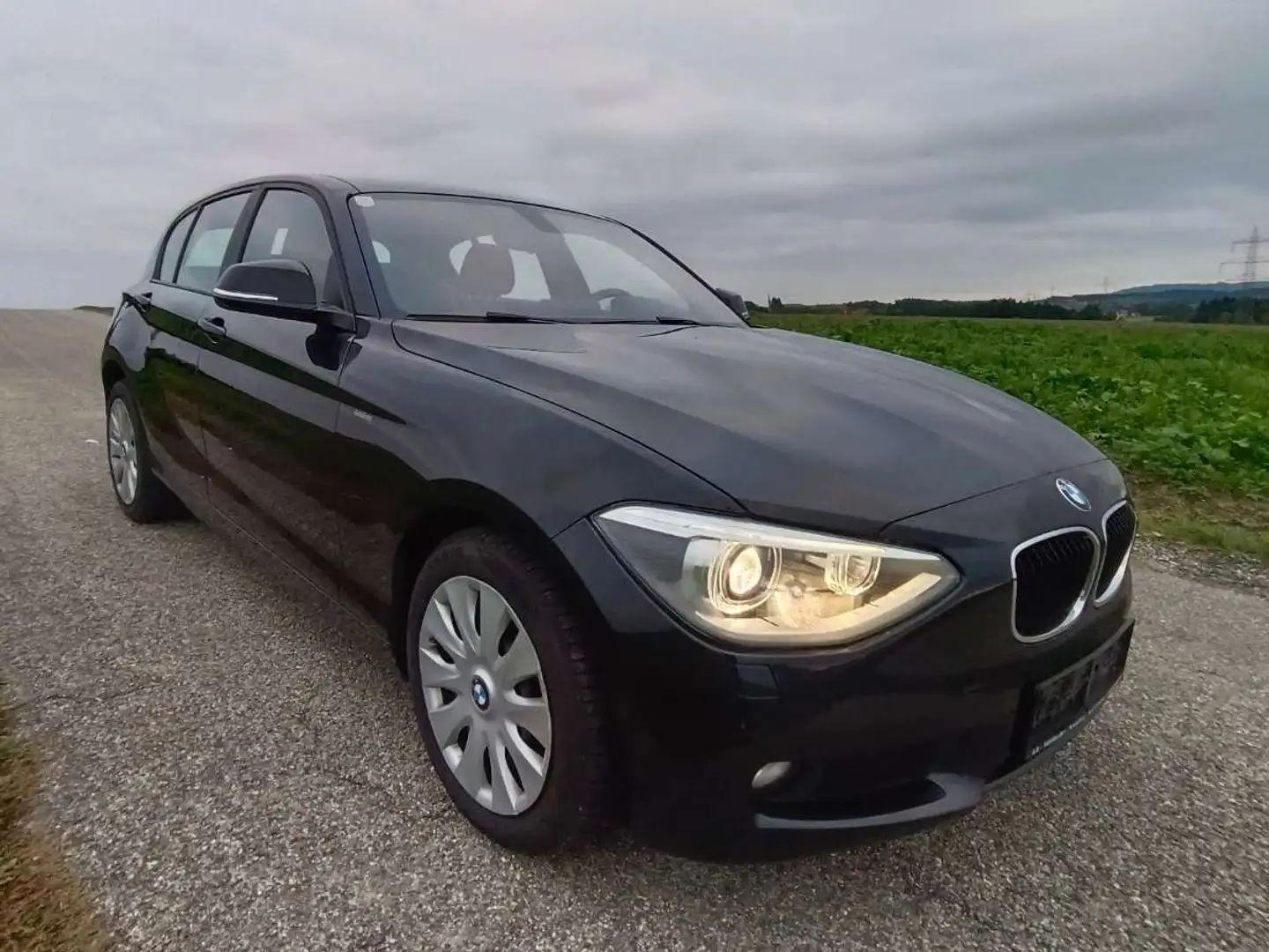 BMW 116 116d Schwarz - 1