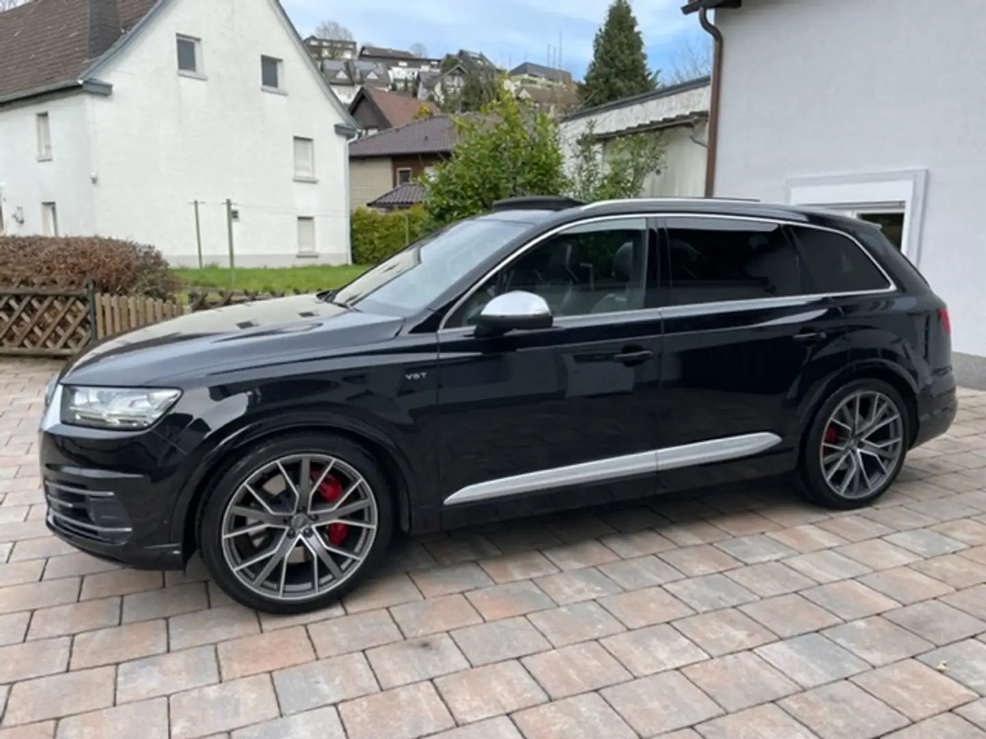 Audi SQ7 4.0 TDI quattro (4MB)*VOLLAUSSTATTUNG*7.SITZER*AHK Чорний - 2