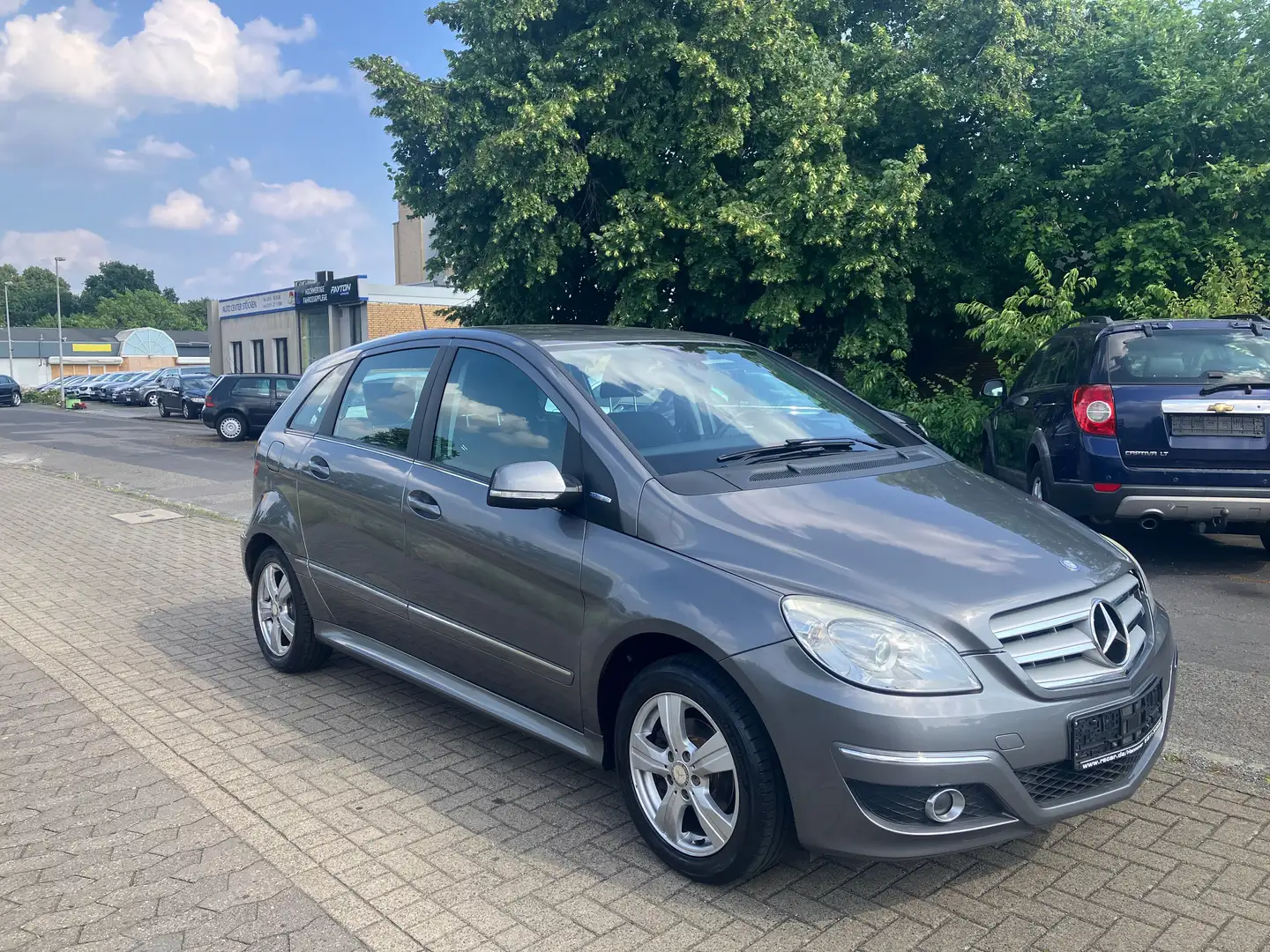Mercedes-Benz B 180 BlueEfficiency Grau - 1