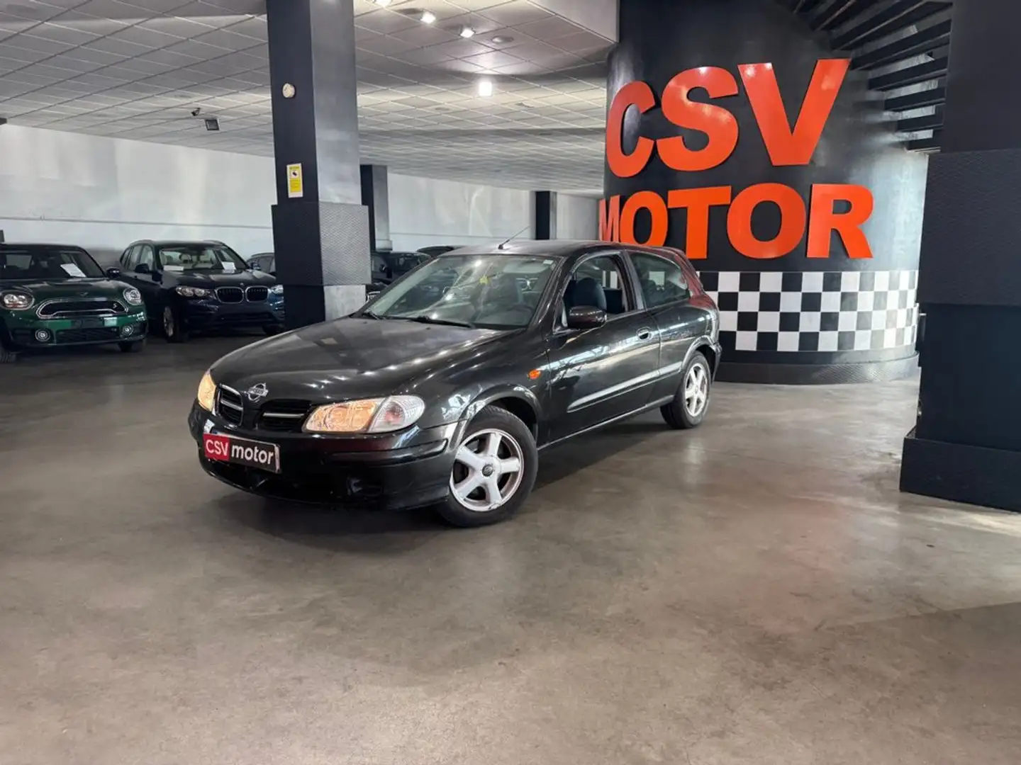 Nissan Almera 1.5 Ambience Schwarz - 2