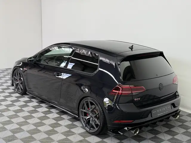 Volkswagen Golf view 3