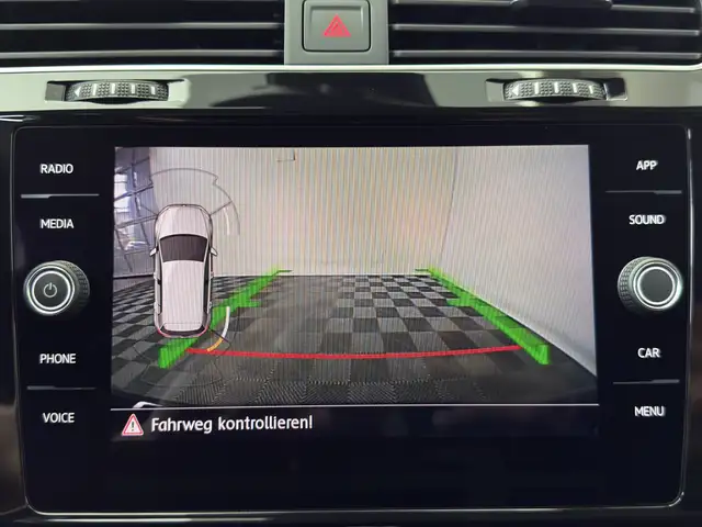 Volkswagen Golf view 17