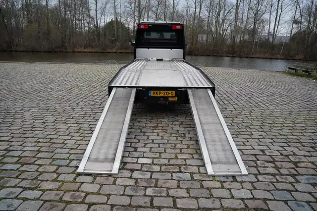 Mercedes-Benz Sprinter view 10