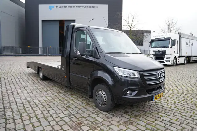 Mercedes-Benz Sprinter view 3