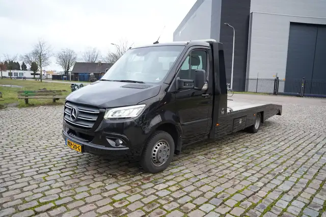 Mercedes-Benz Sprinter main image