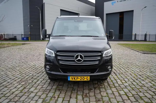 Mercedes-Benz Sprinter view 2