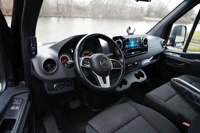 Mercedes-Benz Sprinter view 12