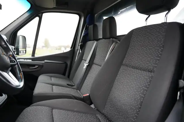 Mercedes-Benz Sprinter view 13