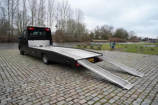 Mercedes-Benz Sprinter view 8