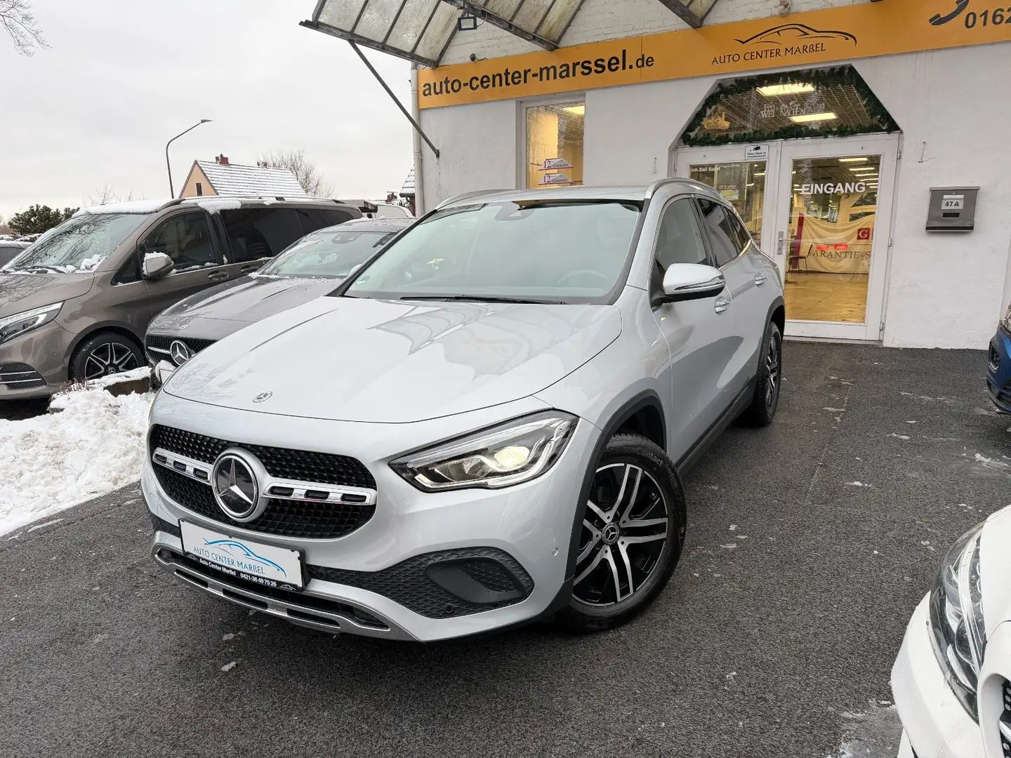 Mercedes-Benz GLA 180 TOTWINKEL/SPURHALTE/LED/NAVI/ALLWETTER Argent - 1