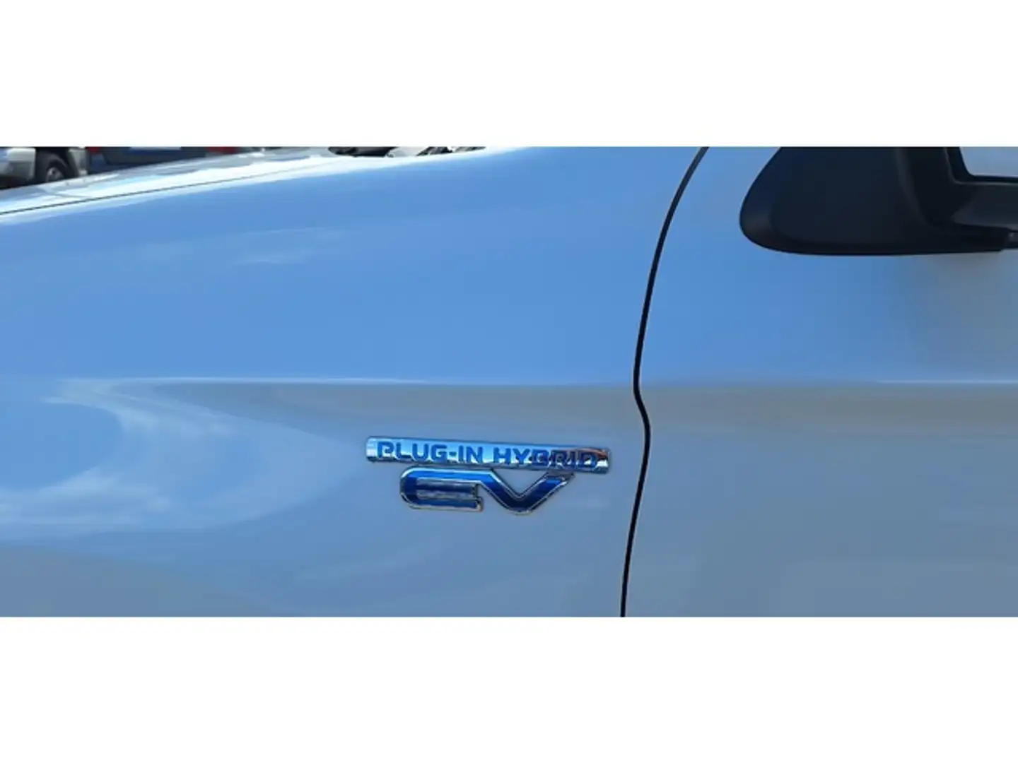 Mitsubishi Outlander PHEV Kaiteki 4WD Blanco - 2