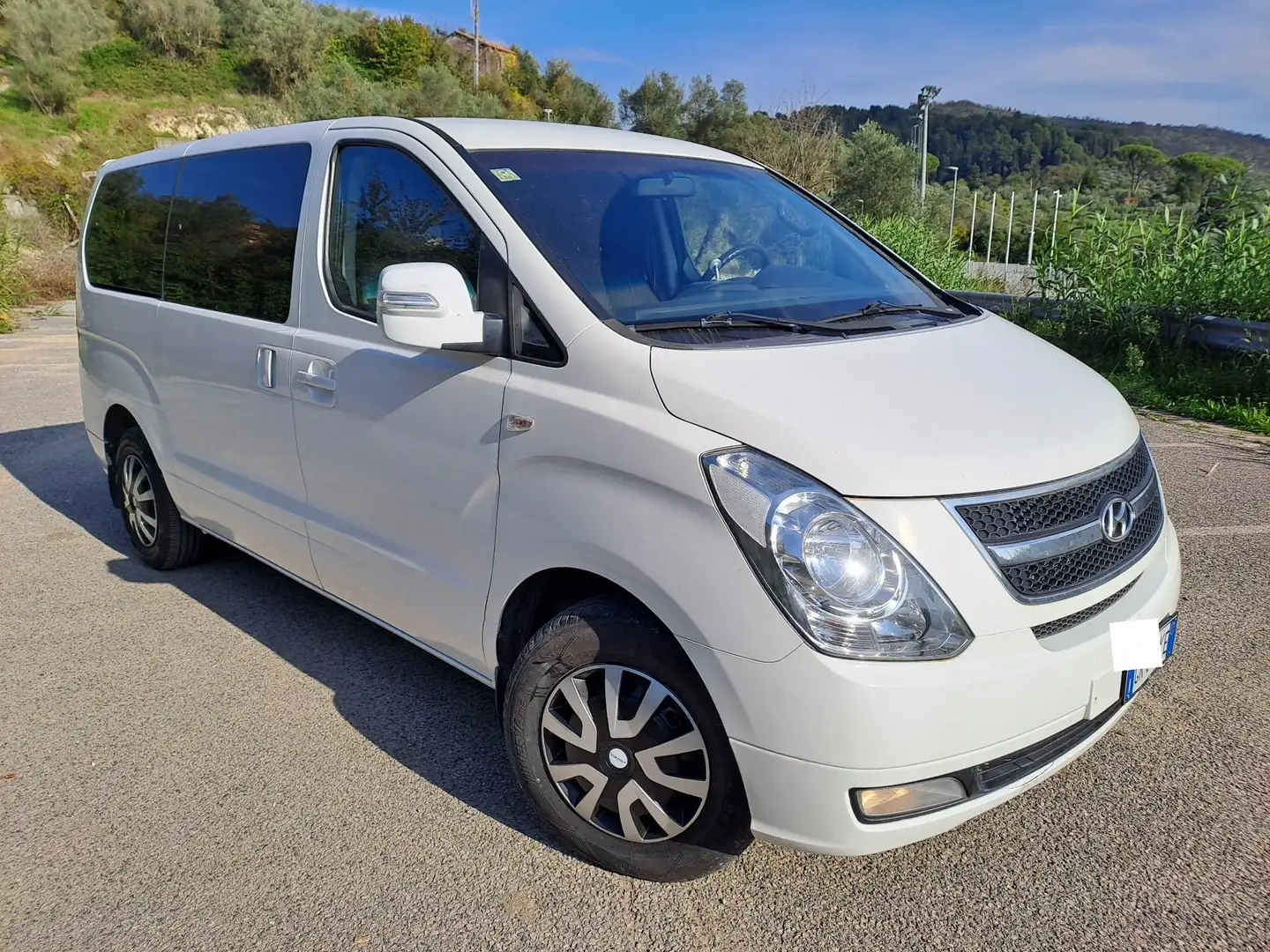 Hyundai H-1 2.5 Grand Starex VGT 4WD Blanc - 2