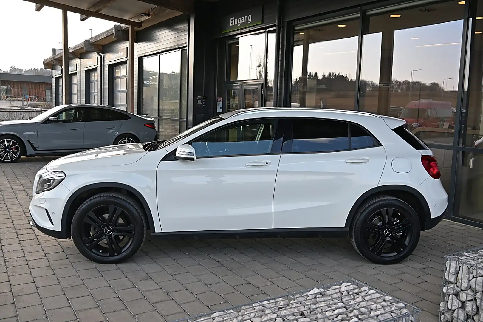 Mercedes-Benz GLA 200 d 4MATIC Aut. Bi-Xenon, Navi, Kamera, Teilleder Weiß - 2