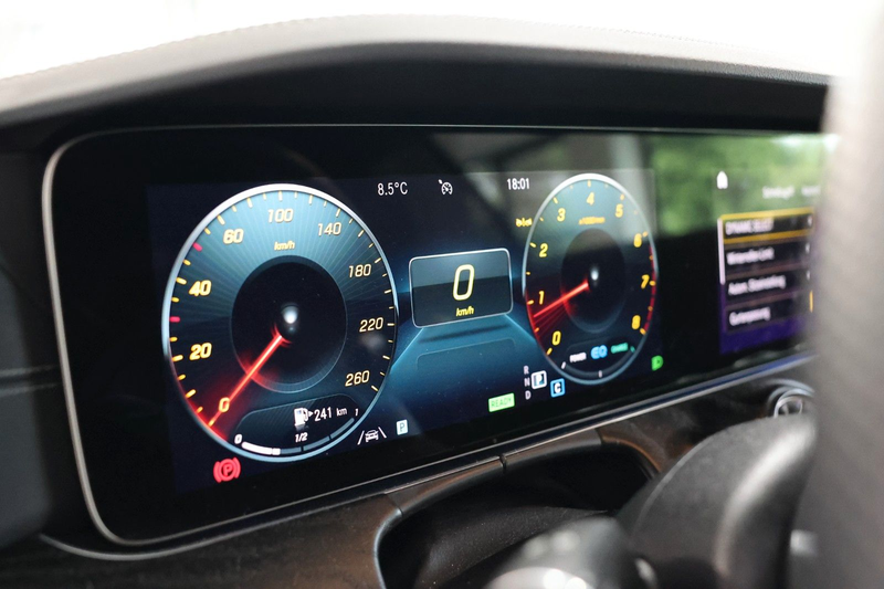 Mercedes-Benz E 200 Coupe AMG Pano*360*ACC*Night*MBeam — photo 17