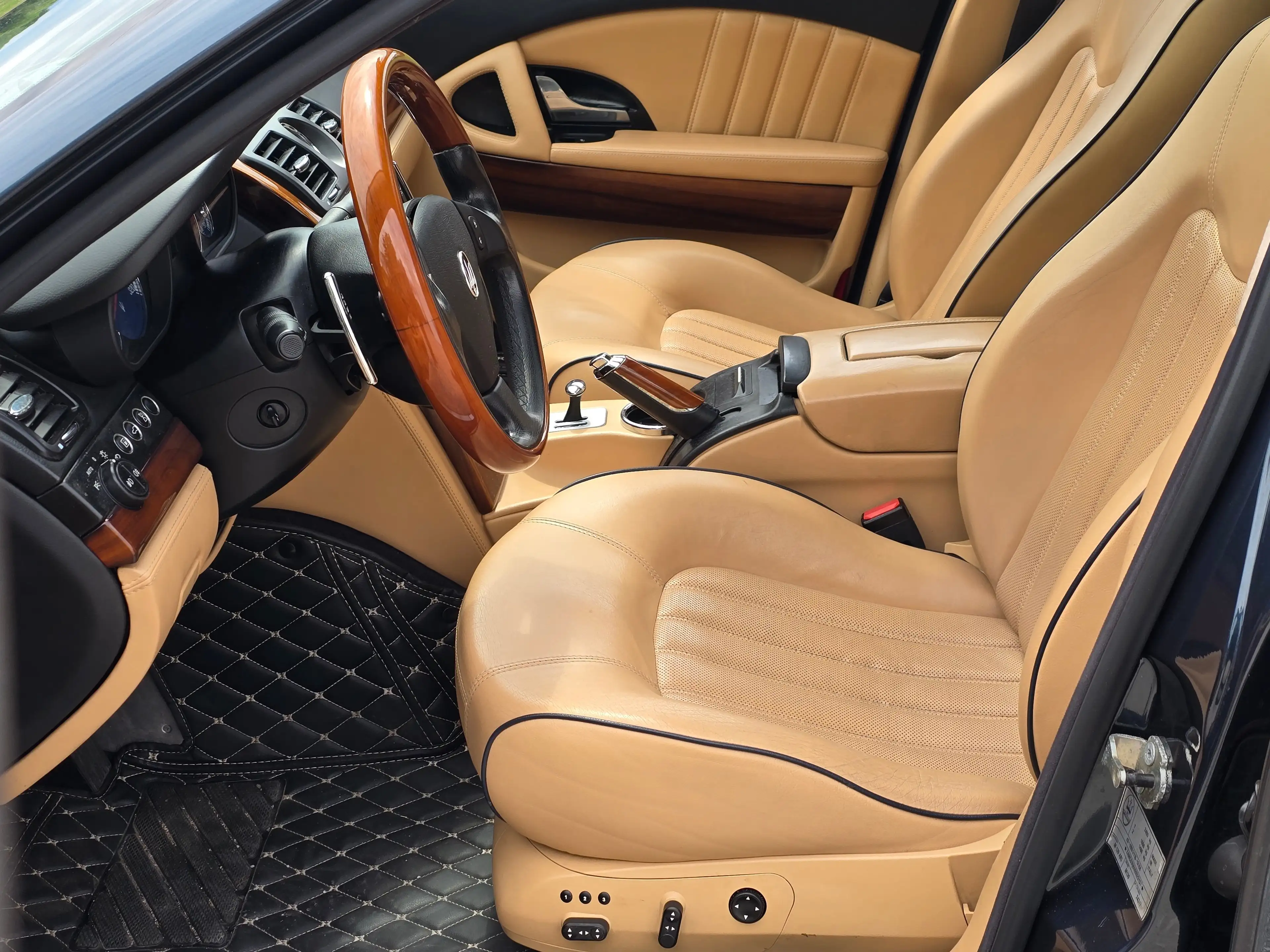 Maserati Quattroporte Top* Kredit* Automatik*Beige Leder*Servicegepflegt — photo 10