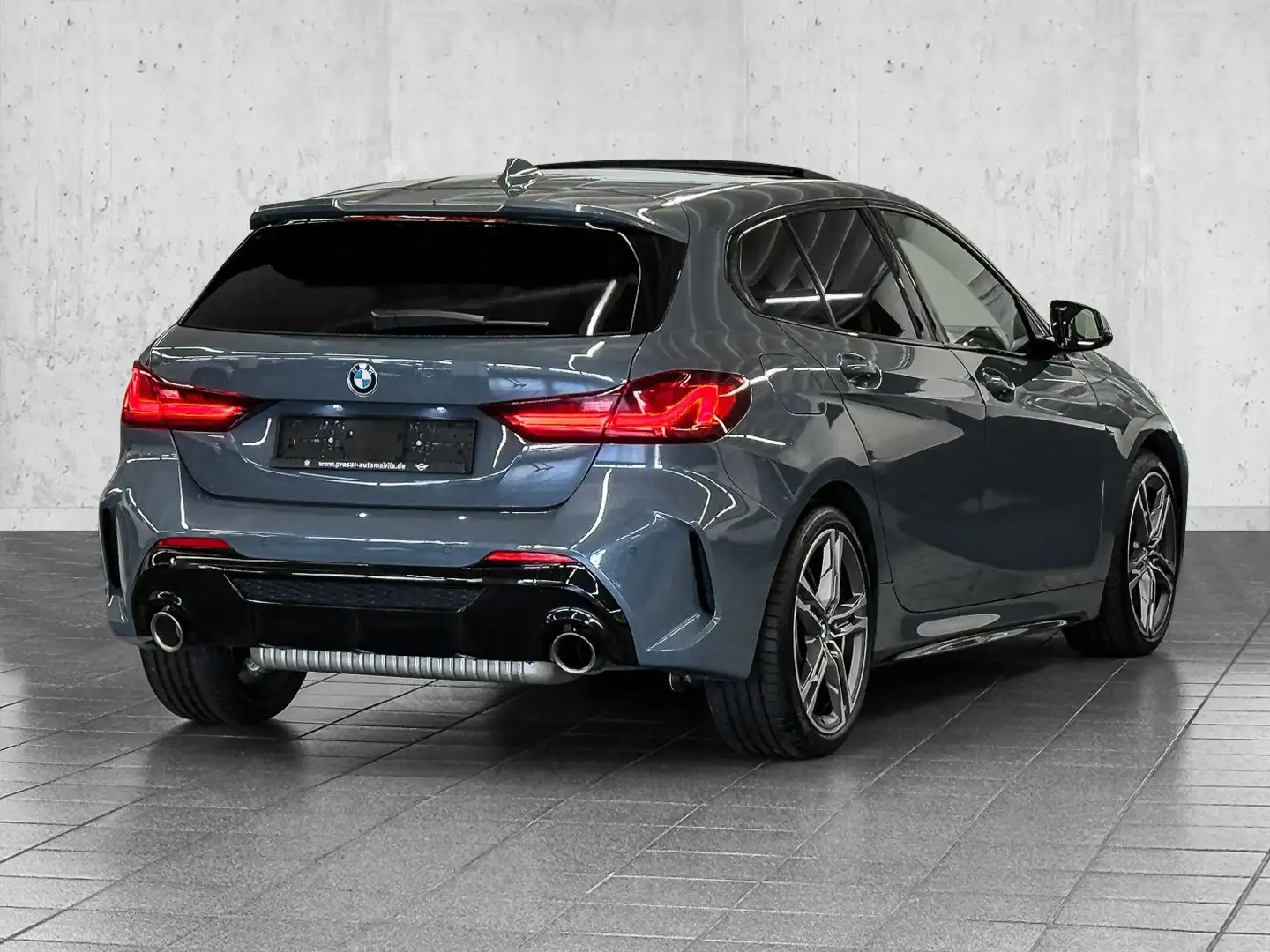BMW 135 M135i xDrive XDRIVE+PANO+SHZ+LHZ+LED+DAB+PDC+UVM. Grijs - 2