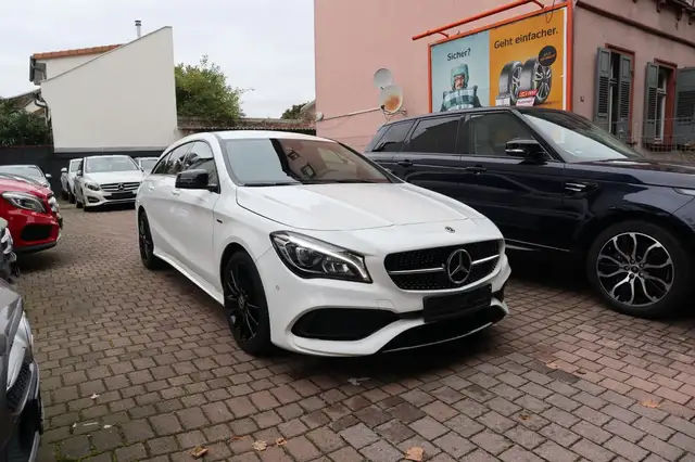 Mercedes-Benz CLA 220 AMG-Paket Leder Navi