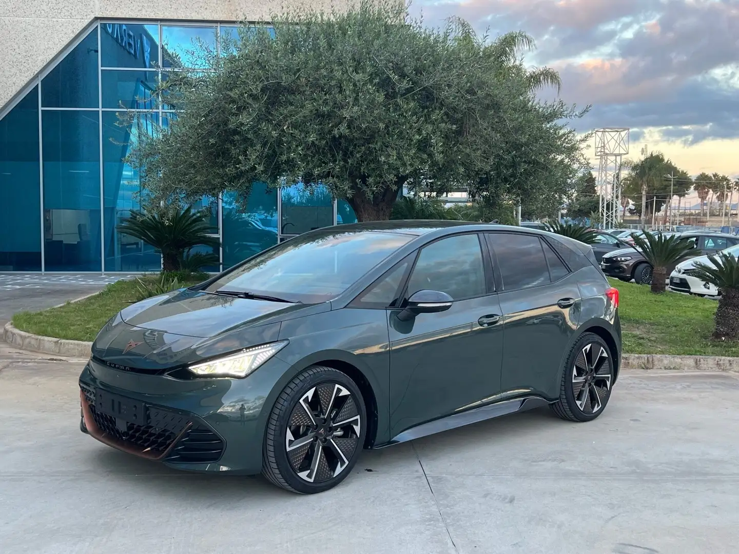 CUPRA Born 79kWh VZ 240kw possibilità noleggio no scoring Verde - 1