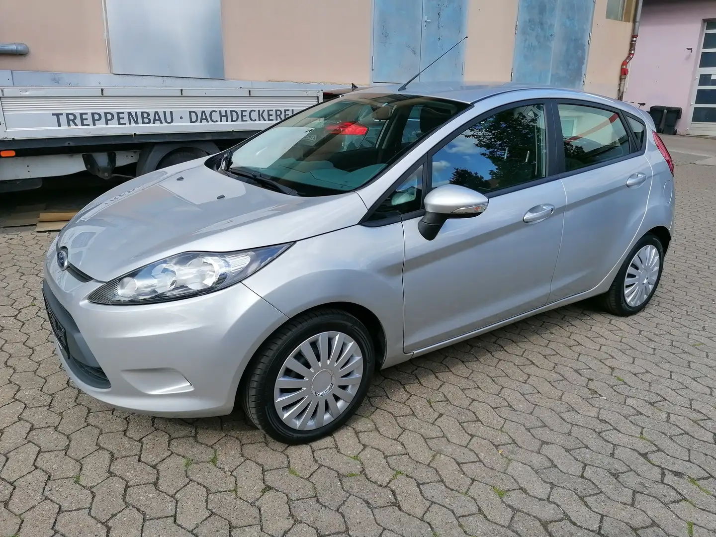 Ford Fiesta 1.25 / Klima / Euro 5 / 2-Hand / TÜV 01-2027 Silber - 2