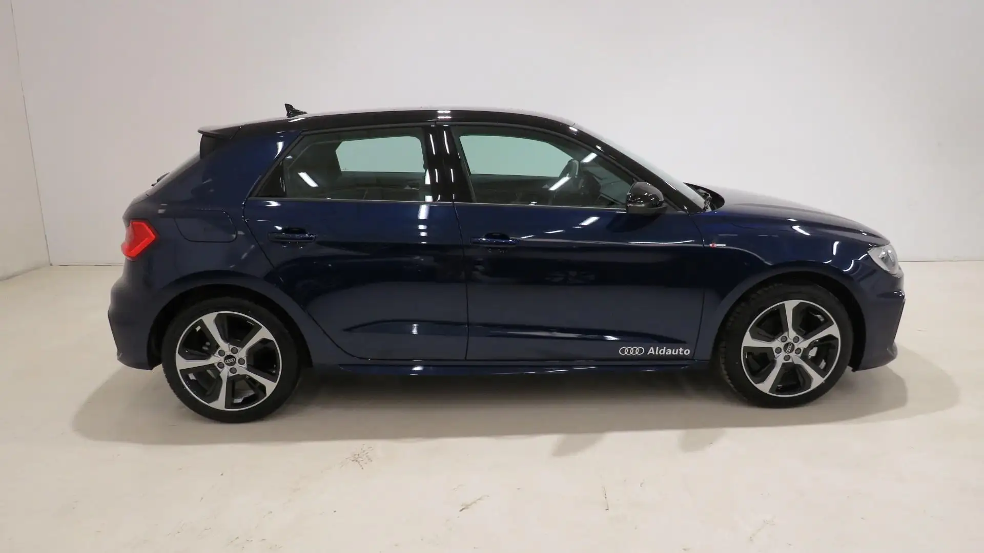Audi A1 Sportback 30 TFSI Adrenalin Black Edition S tronic Blau - 2