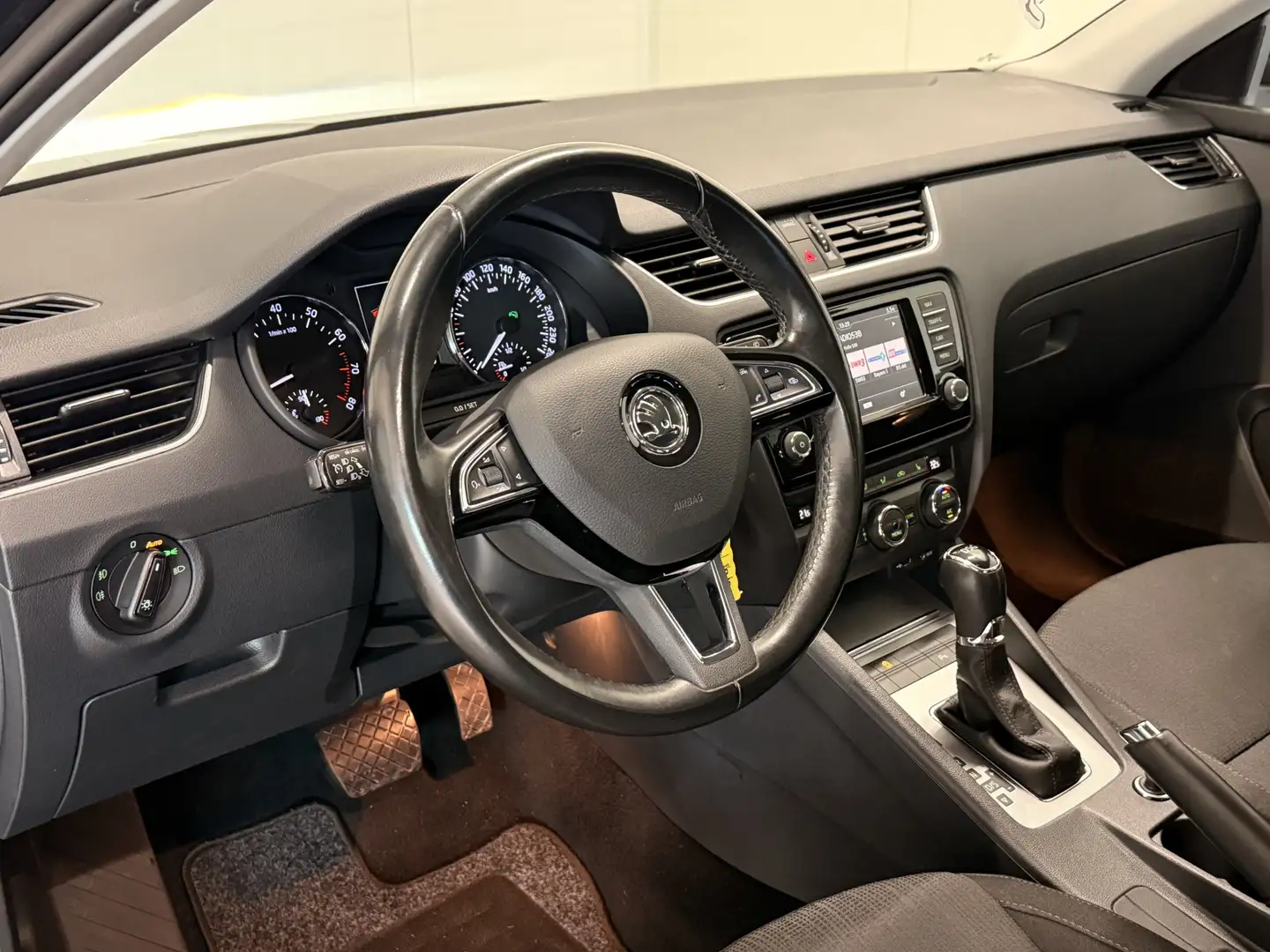 Skoda Octavia Combi 1.8 TSI DSG 180PK Greentech Style Business | Grijs - 2