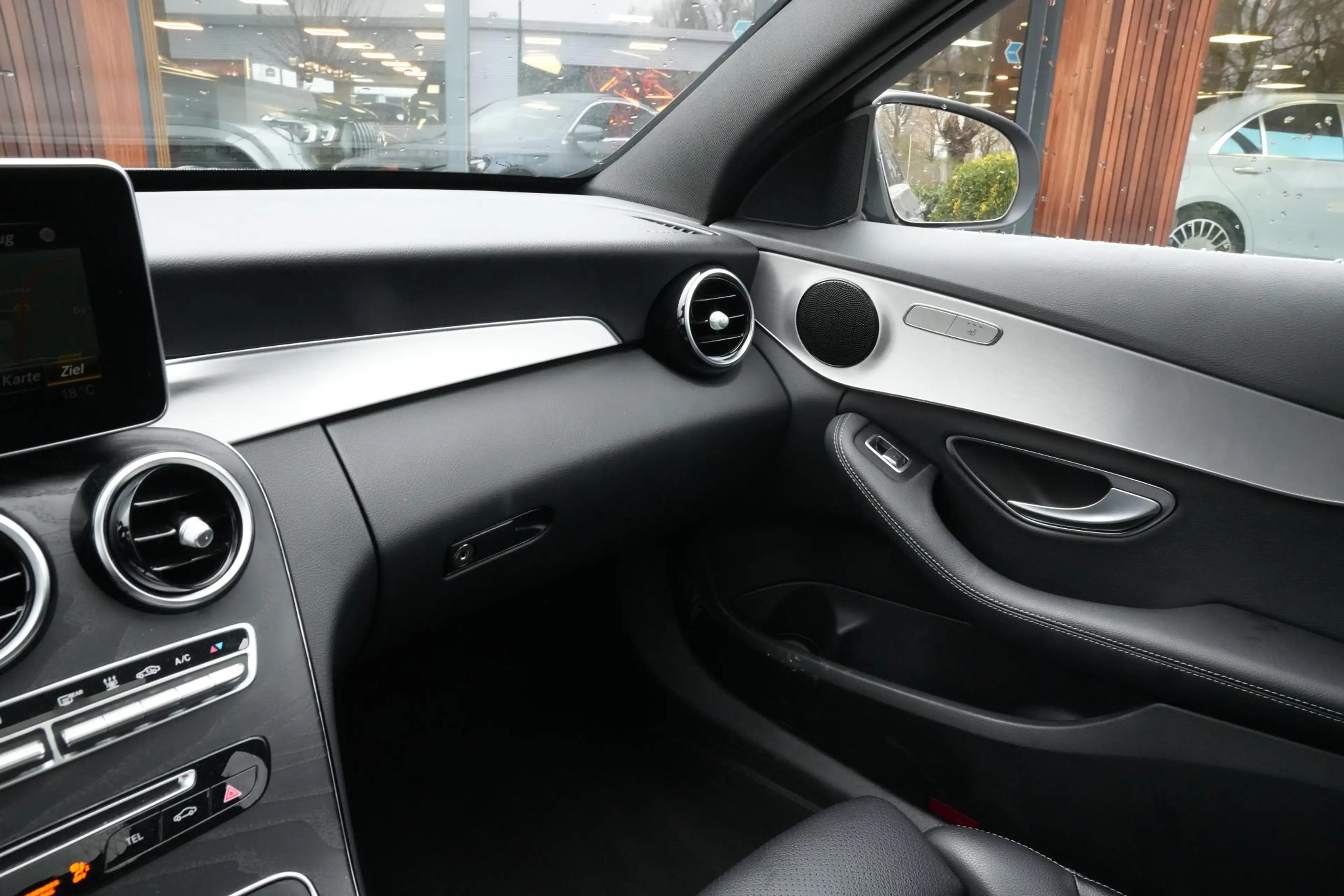 Mercedes-Benz C 350 e AMG Luchtvering Panoramadak Cruise Stoelverw. Le — photo 40