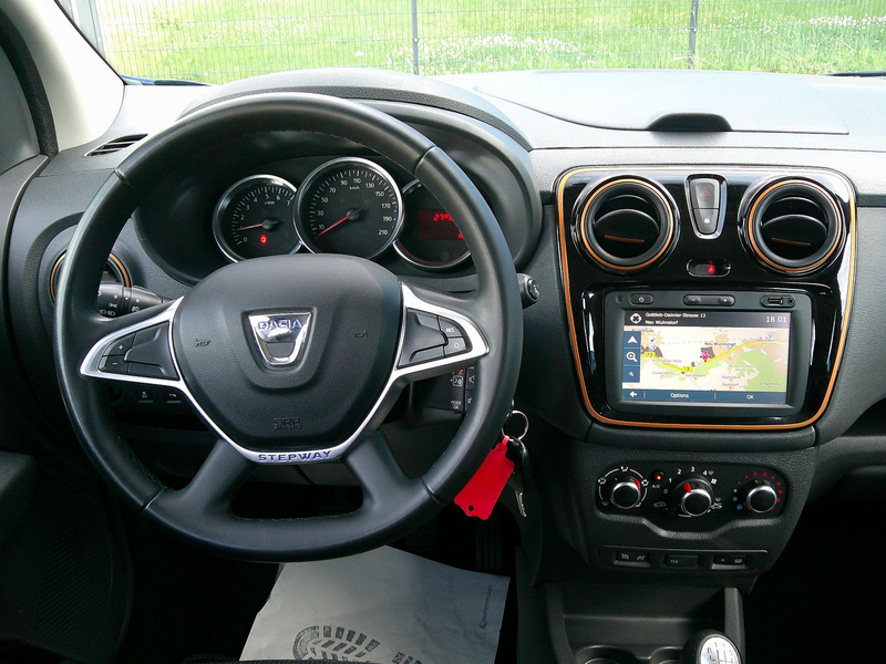Dacia Lodgy Stepway Celebration — photo 10