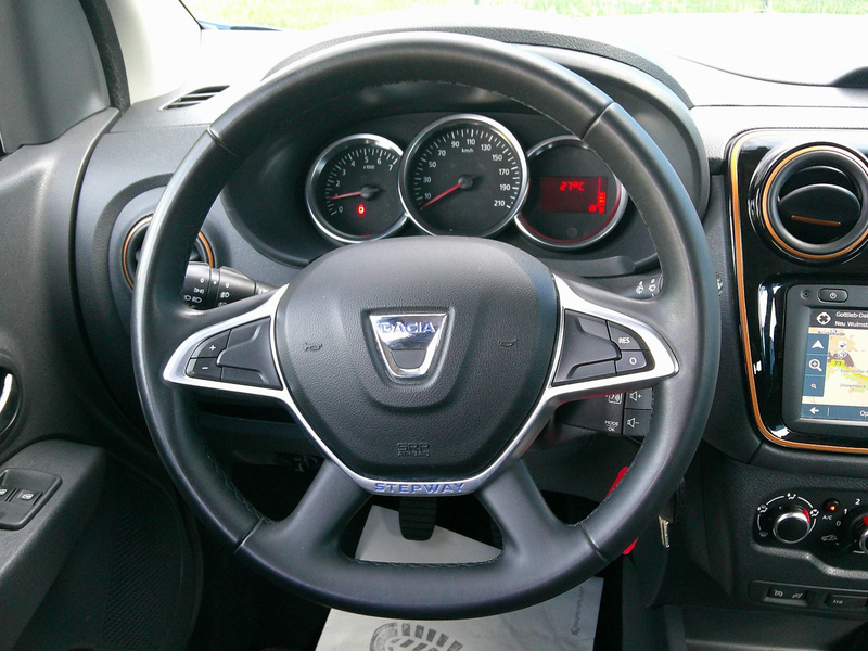 Dacia Lodgy Stepway Celebration — photo 11