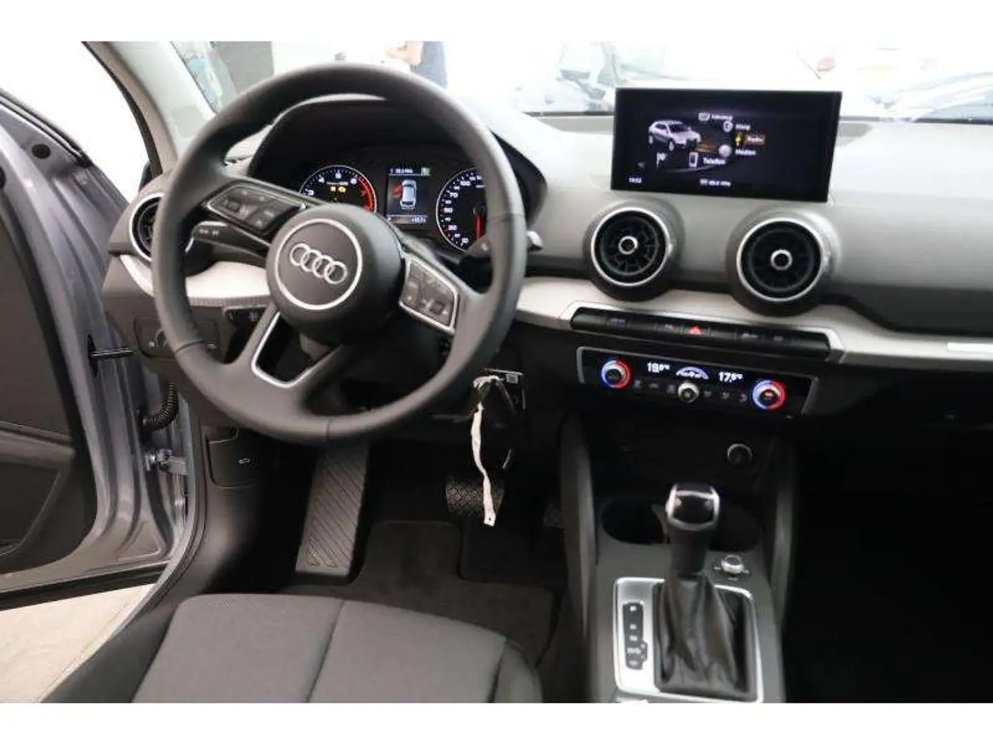 Audi Q2 35 TFSI Argent - 2