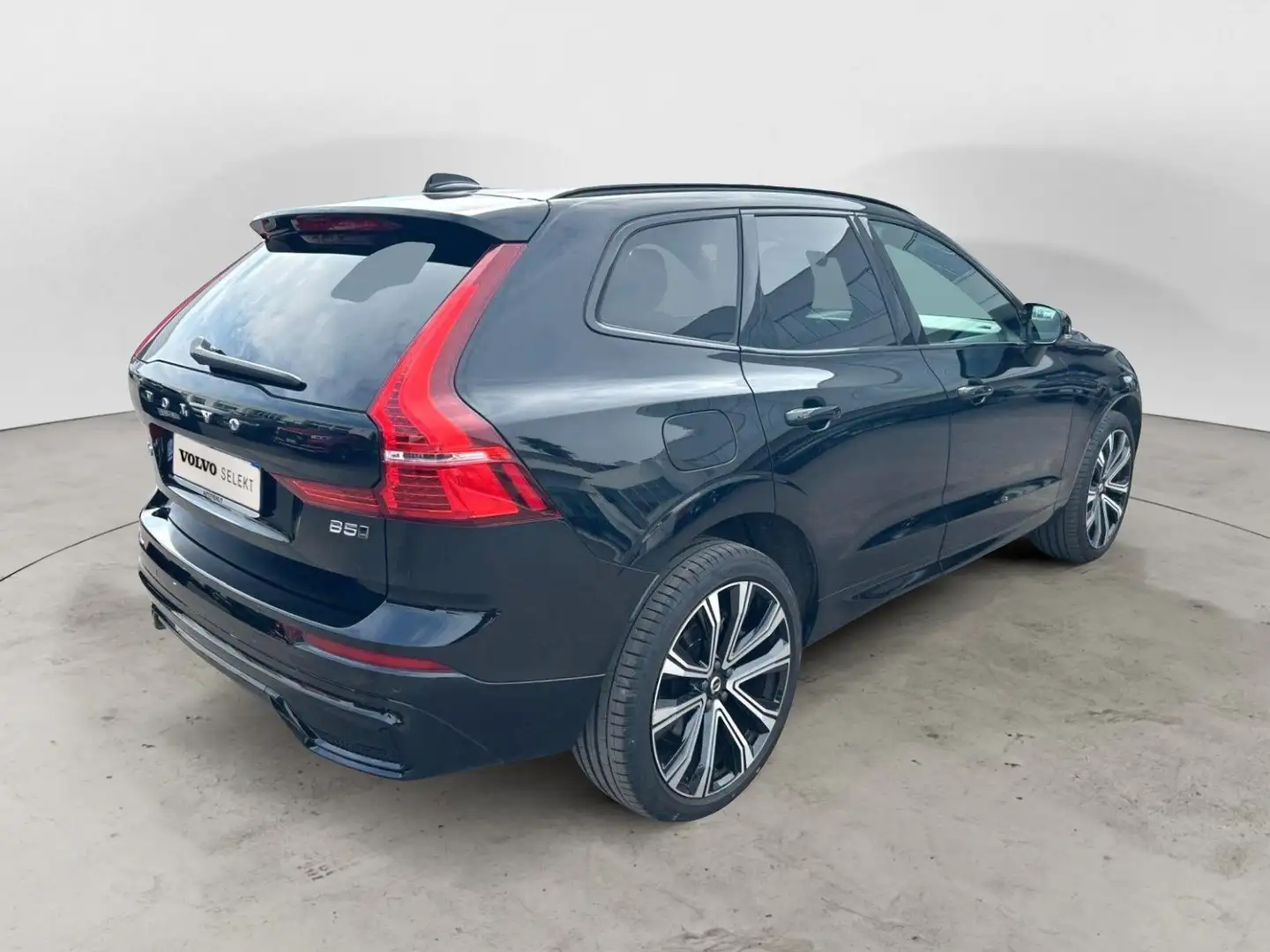 Volvo XC60 B5 235+14 CV AWD Automatica Mild Hybrid Diesel LE Nero - 2