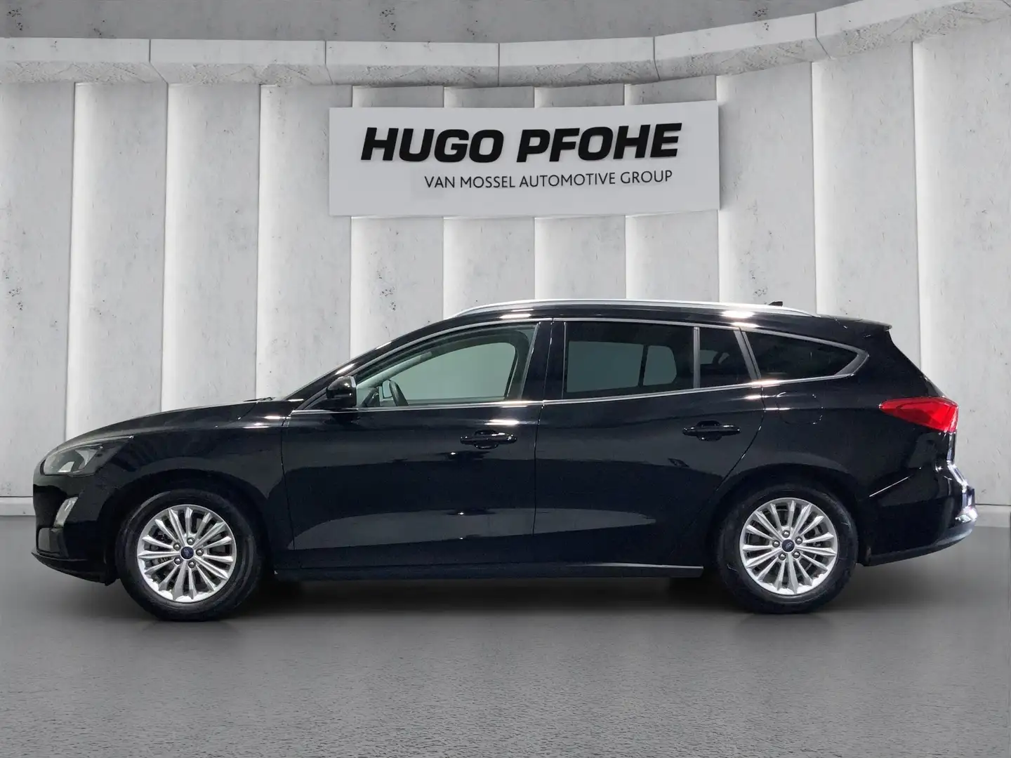 Ford Focus Titanium Turnier 1.0 EcoBoost | Navi | DAB | AHK | Schwarz - 2