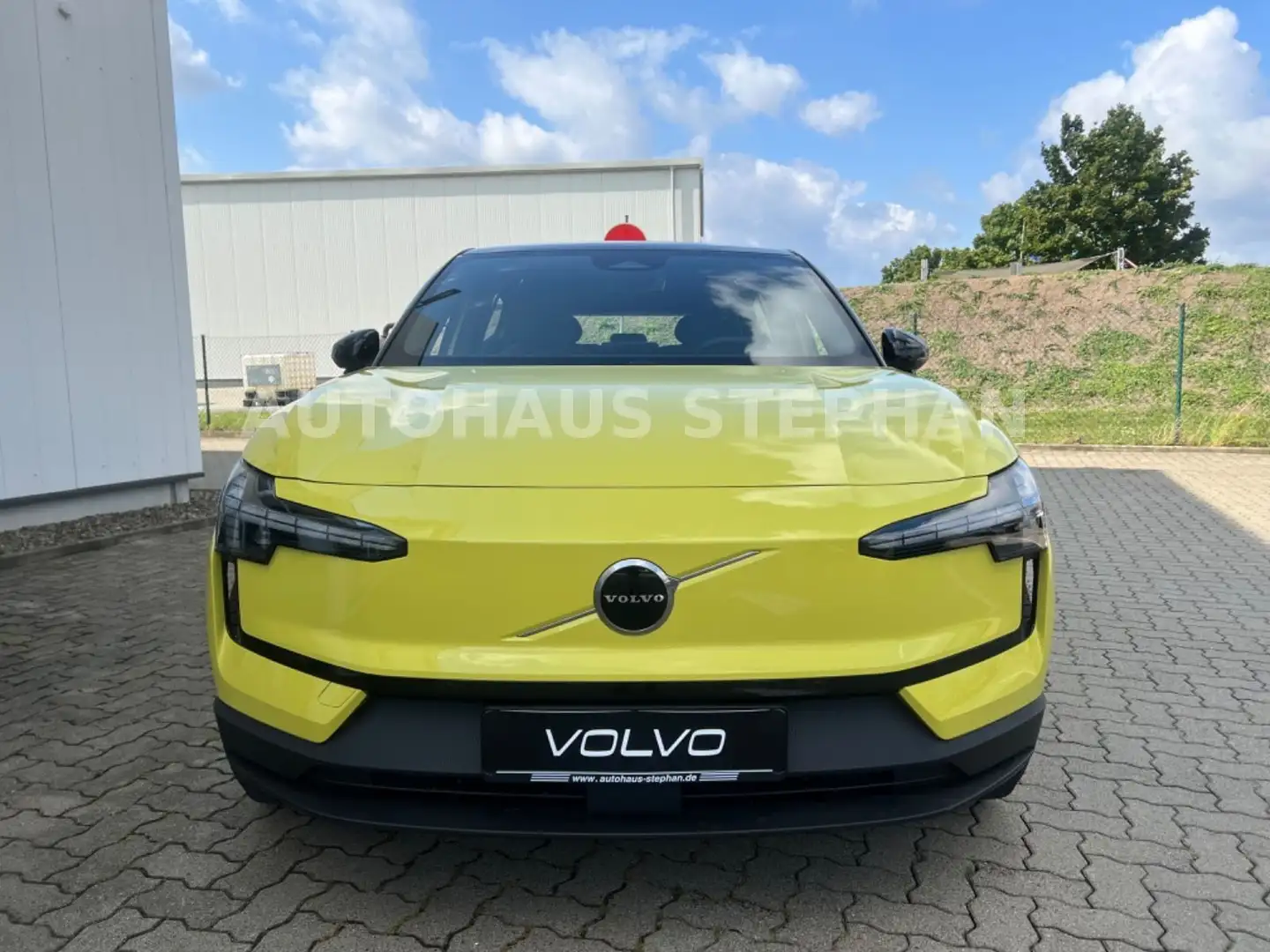 Volvo EX30 Plus Single Motor Extended Range AHK Amarillo - 2