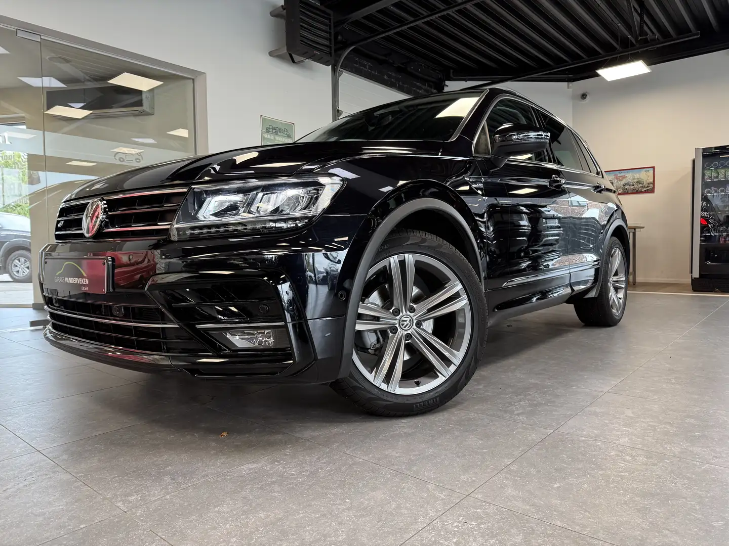 Volkswagen Tiguan Tiguan 1.5 TSI ACT OPF DSG R-LINE * Trekhaak * Negro - 1