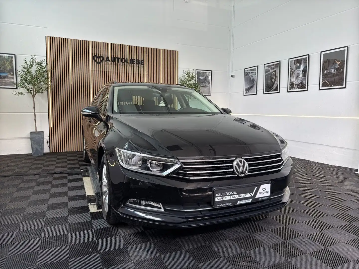 Volkswagen Passat Variant 1.5 TSI Comfortline DSG*RFK*NAVI Schwarz - 2