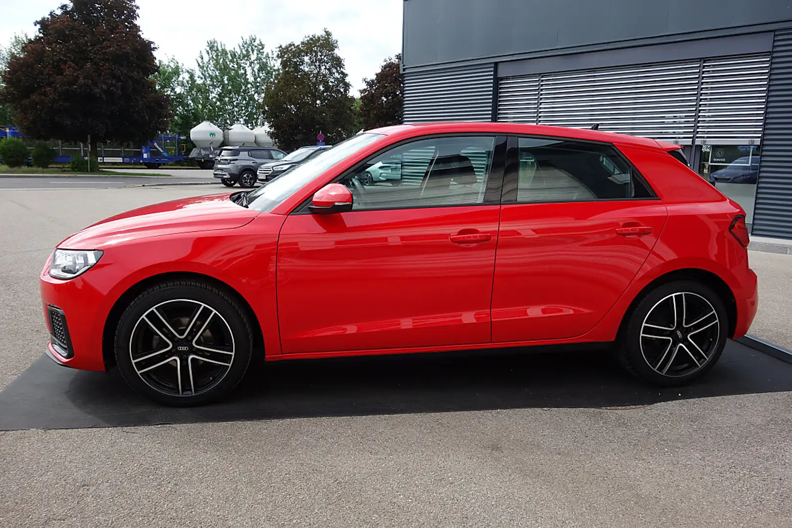 Audi A1 SB 25 TFSI advanced Rot - 2