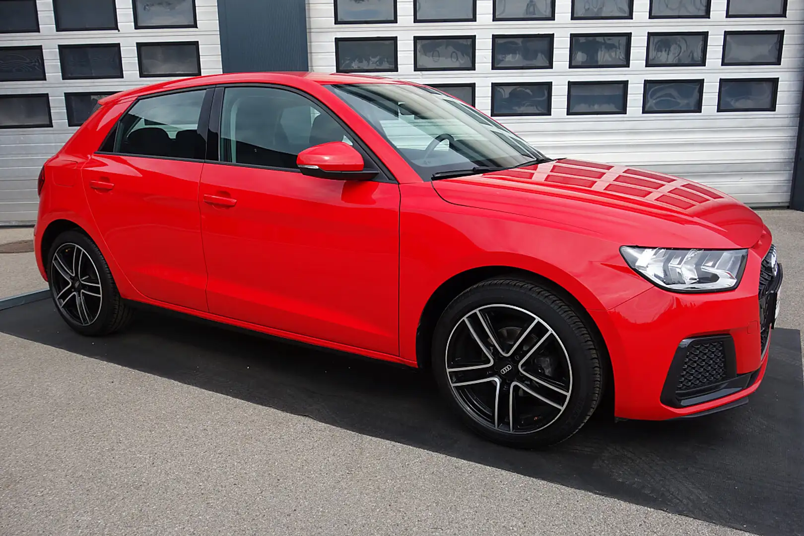 Audi A1 SB 25 TFSI advanced Rot - 1